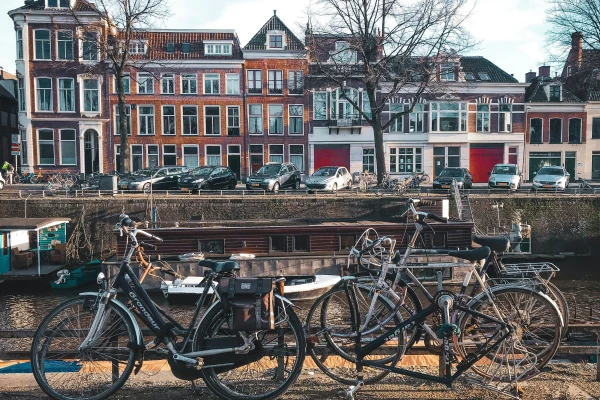 Lees de blog Zo organiseer je een unieke lunch of brunch op het water in Groningen