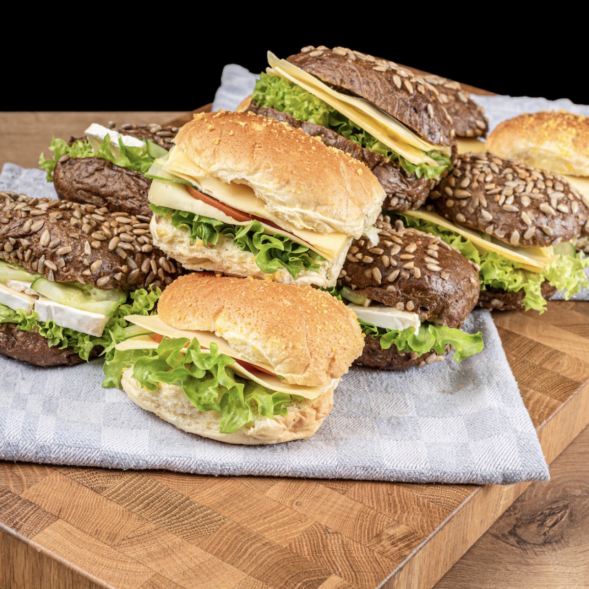 Foto van Vegetarische Broodjesschaal – 10 Vegetarisch Belegde Broodjes